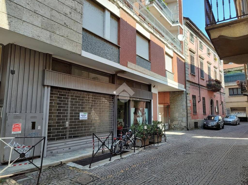 Negozio in vendita a Casale Monferrato via Massimo d'Azeglio, 15