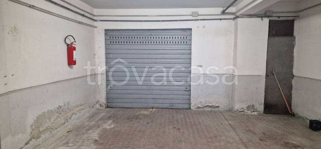 Garage in affitto a Portici via Vittorio Emanuele, 9C