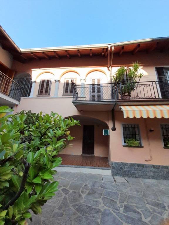 Casa Indipendente in vendita a Borgosesia via Montegrappa