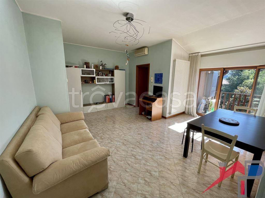 Appartamento in vendita a Caprino Bergamasco