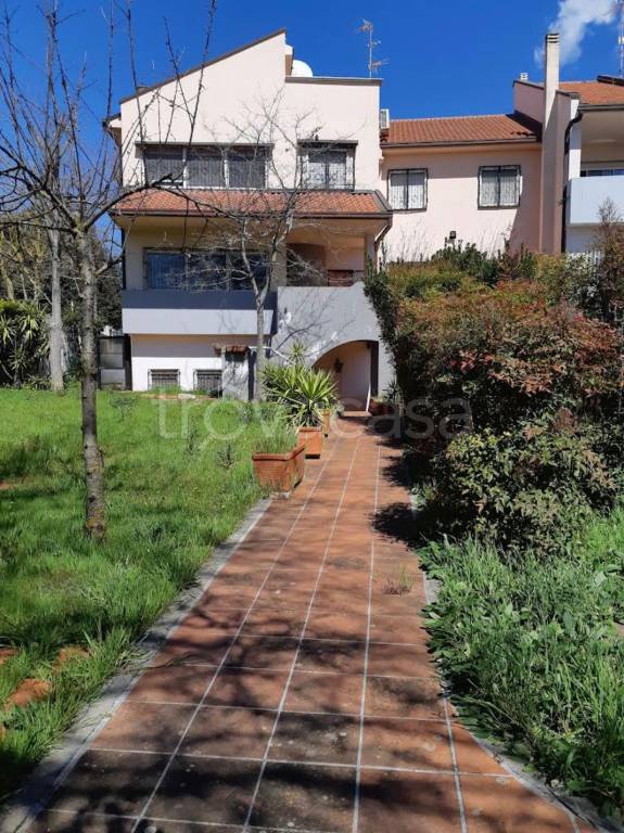 Villa Bifamiliare in affitto a Gioia del Colle via Ciccotonno