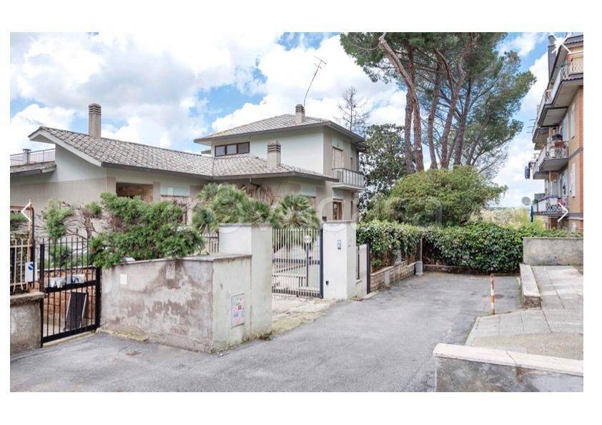 Villa in vendita a Roma via Guardistallo, 61