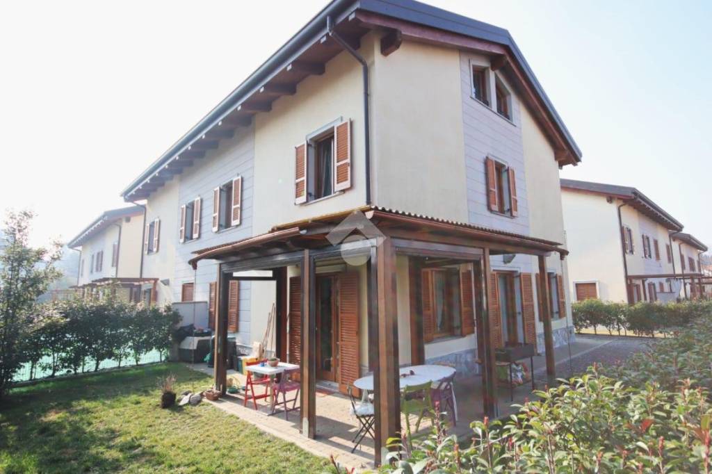 Villa Bifamiliare in vendita a Cassago Brianza via Tremoncino, 9