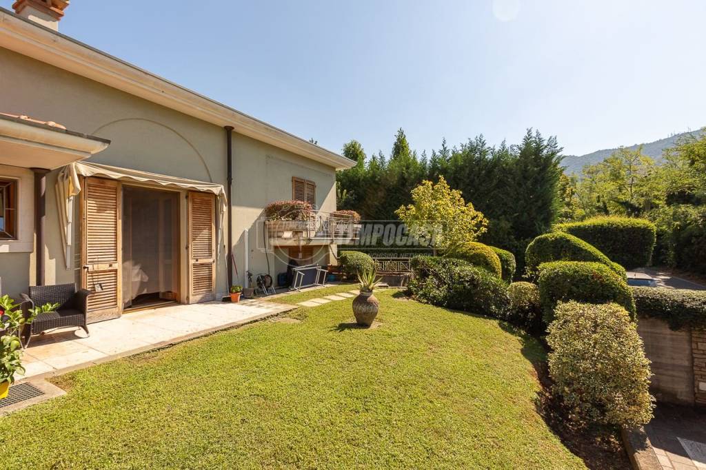Villa Bifamiliare in vendita a Brescia via Valle di Mompiano, 33