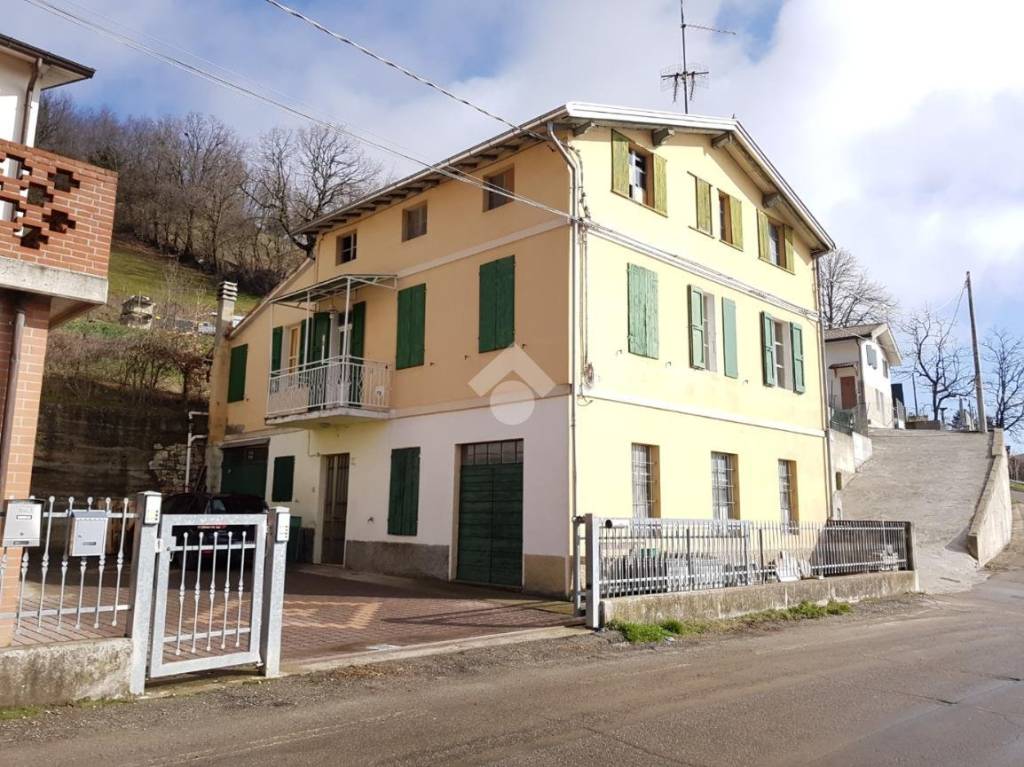 Rustico in vendita a Langhirano strada comunale di Castrignano, 71