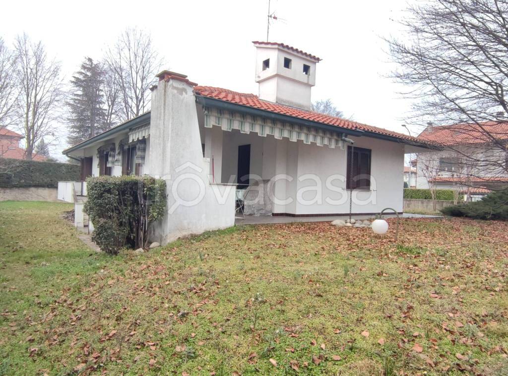 Villa in vendita a Parabiago via San Fermo