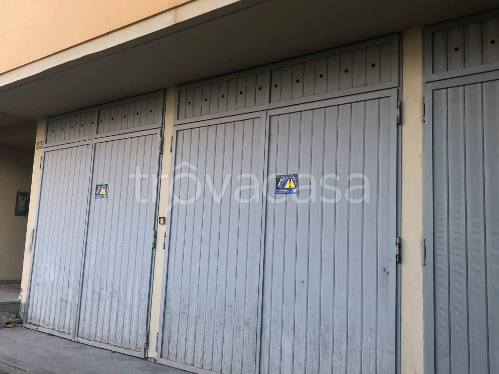 Garage in affitto a Bologna via Corsica, 23