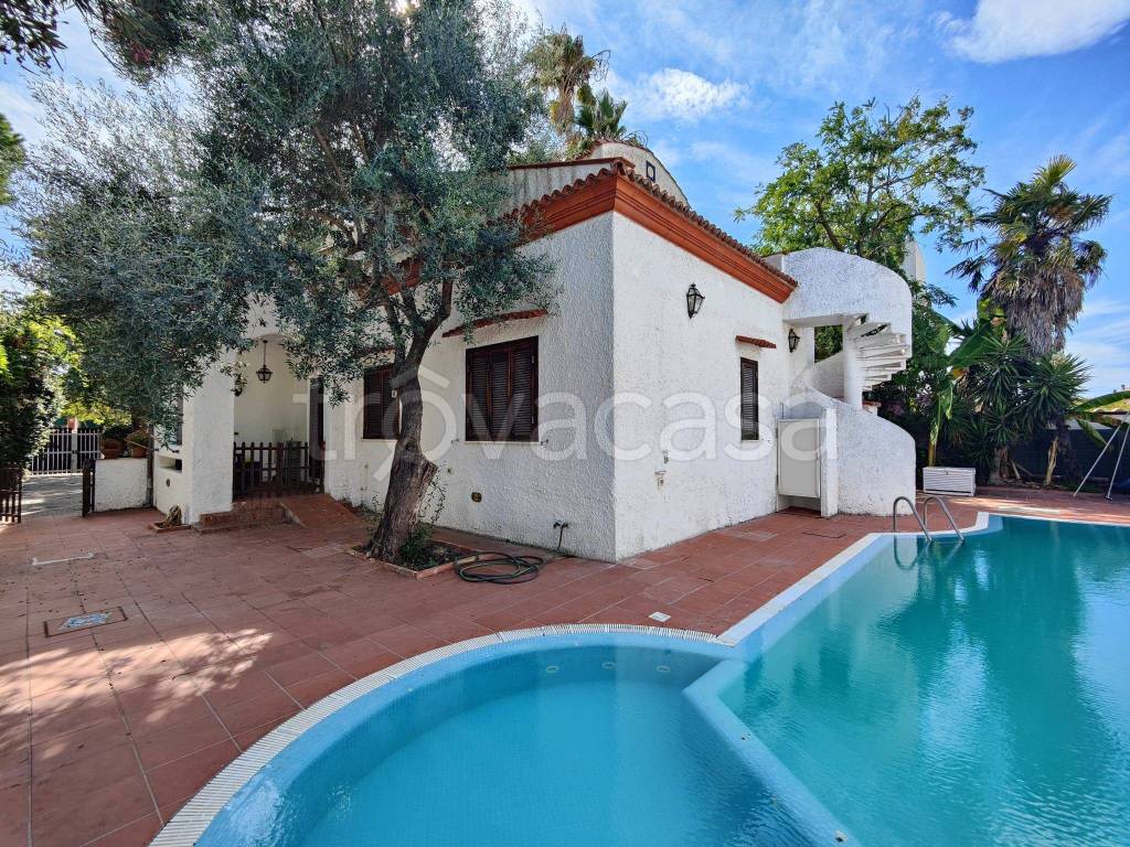 Villa in vendita a Santa Marinella via Tevere