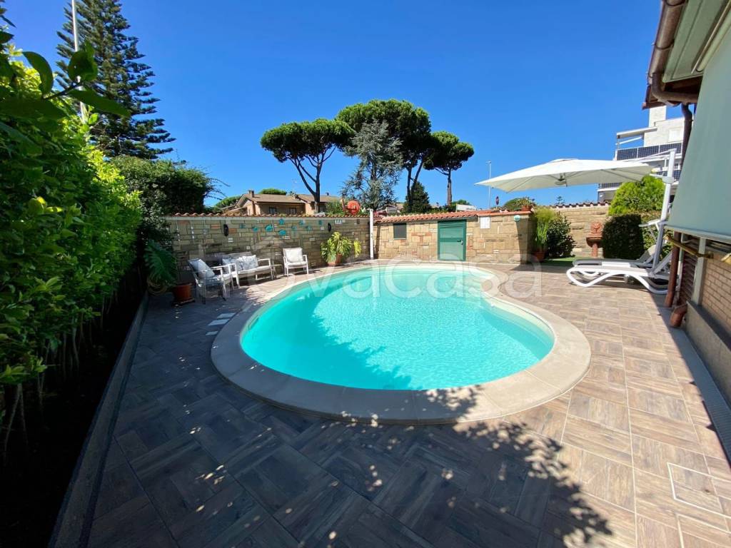 Villa Bifamiliare in vendita ad Anzio via Abelia, 2