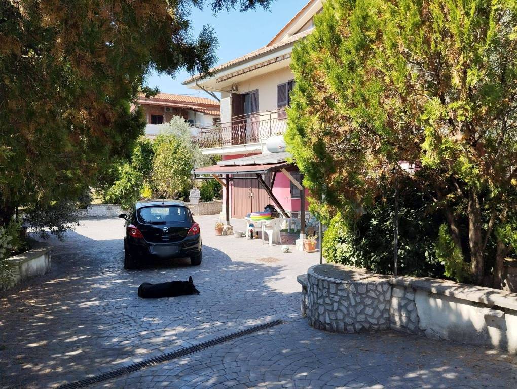 Villa Bifamiliare in vendita a Fara in Sabina via Peppino Impastato