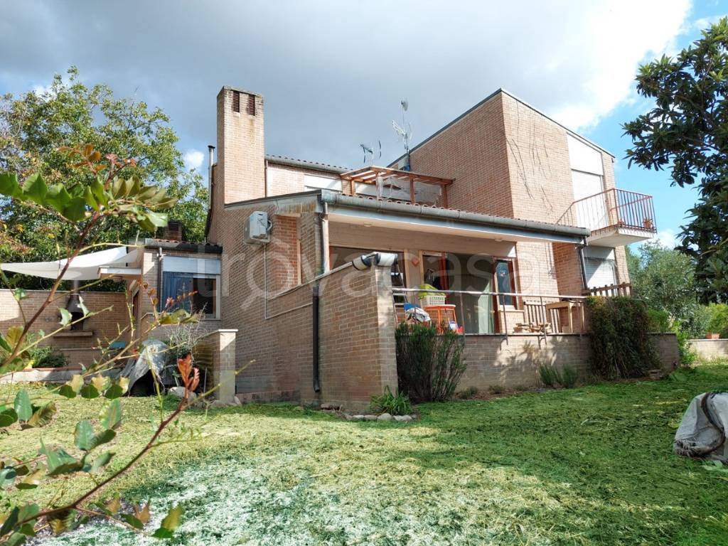 Villa in vendita a Moresco contrada Monte Fiore Corta