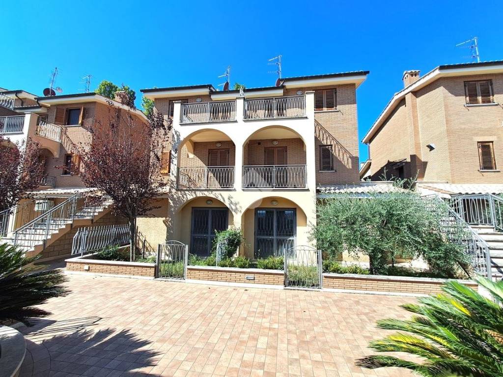 Villa Bifamiliare in vendita a Rignano Flaminio via brunelleschi, 15