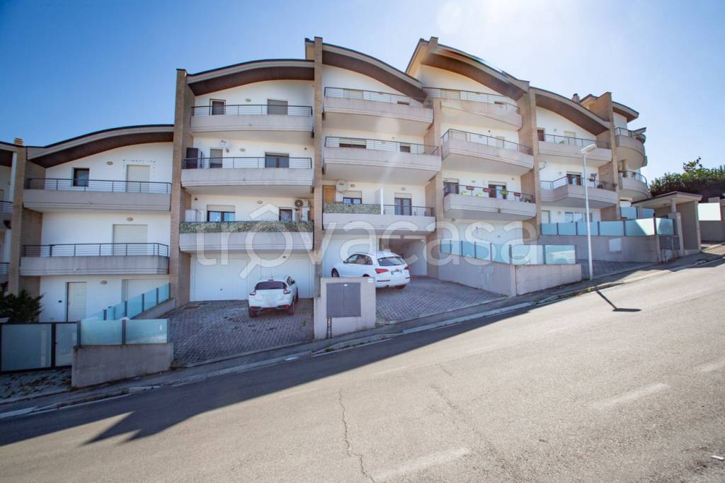 Appartamento in vendita a Cappelle sul Tavo via Cocchione, 101/c