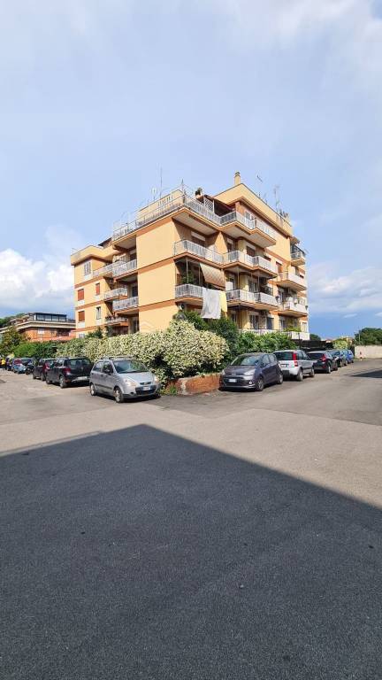 Appartamento in vendita a Roma via Ortonovo, 32