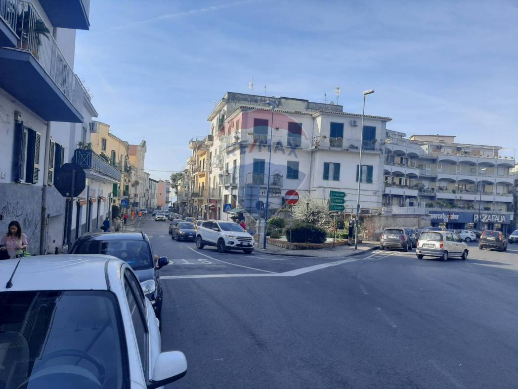 Appartamento in vendita a Pozzuoli via Solfatara