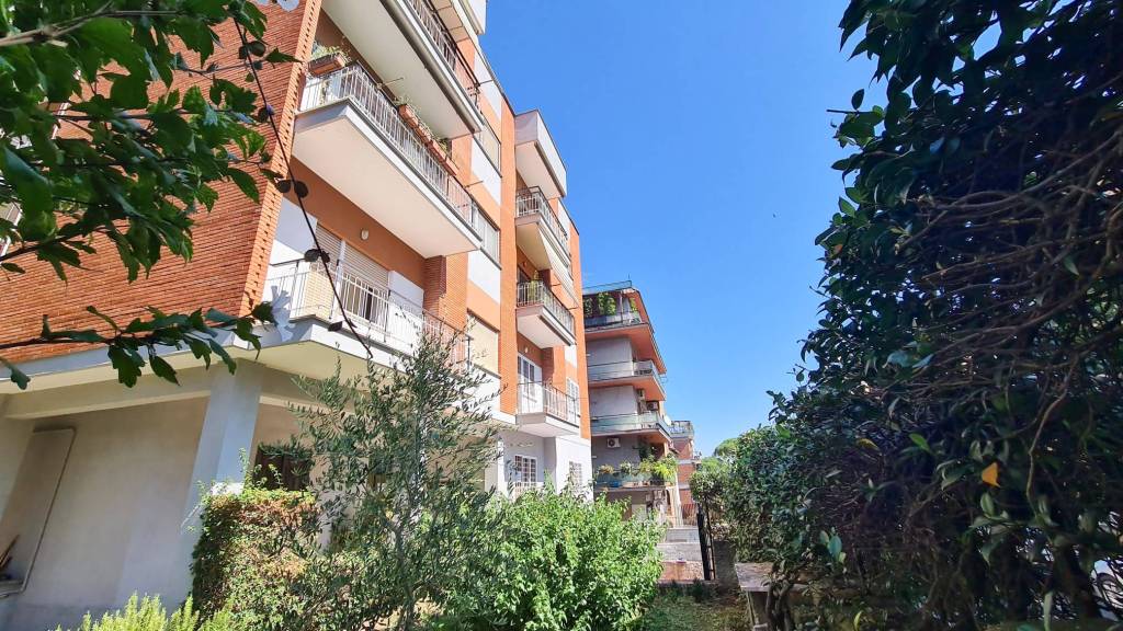 Appartamento in vendita a Roma via Vibio Mariano, 25