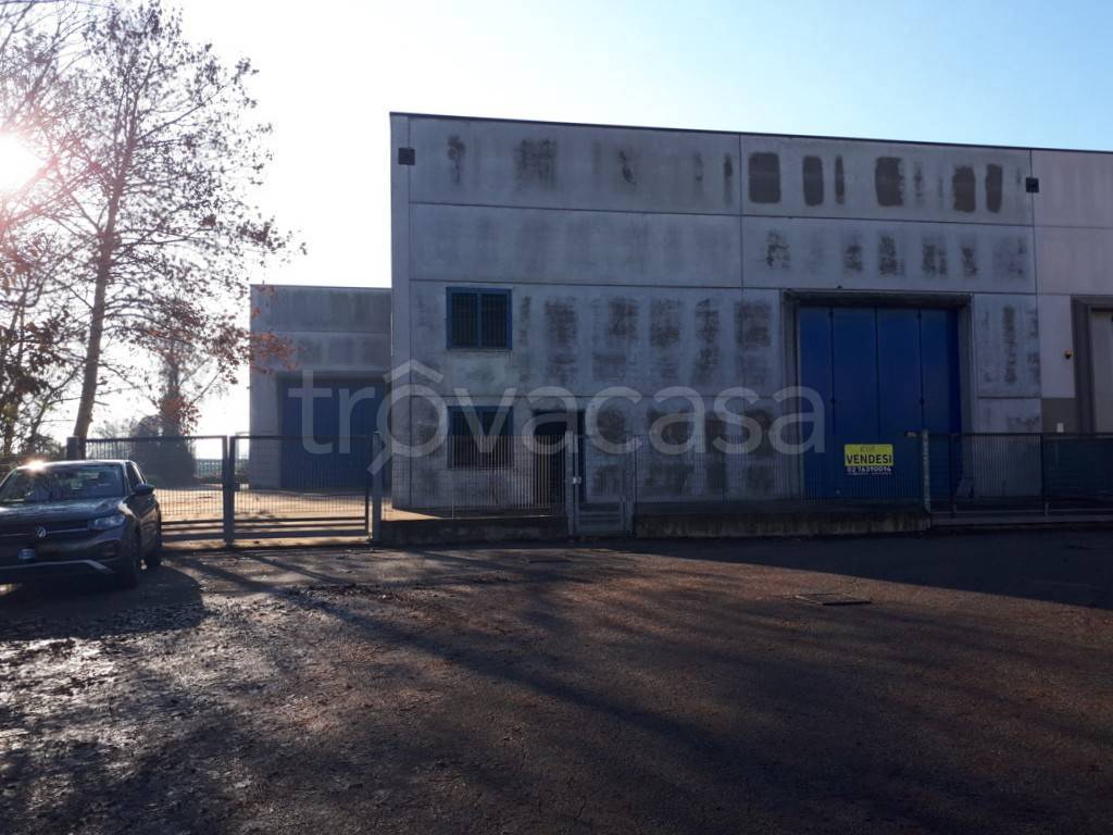 Capannone Industriale in vendita a Manerbio via Gazzadiga