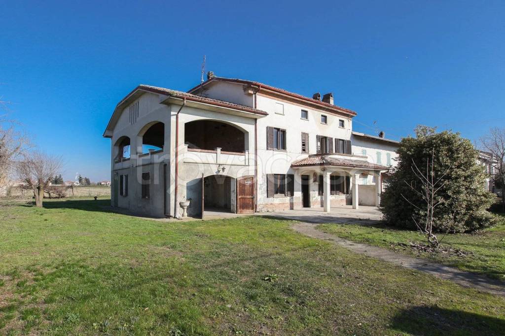 Casa Indipendente in vendita a Isola Sant'Antonio frazione Mezzo Nuovo