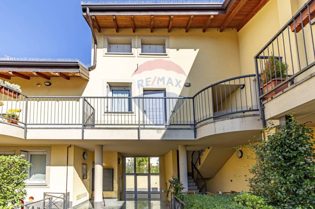 Appartamento in vendita ad Arcore via Monte Cervino, 14