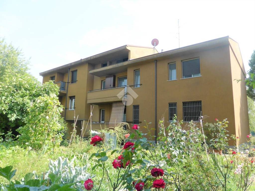 Appartamento in vendita a Besana in Brianza via Cesare Pavese, 2