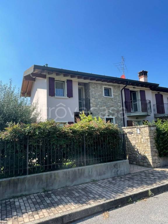 Villa Bifamiliare in vendita a Chiari via Padre David Maria Turoldo