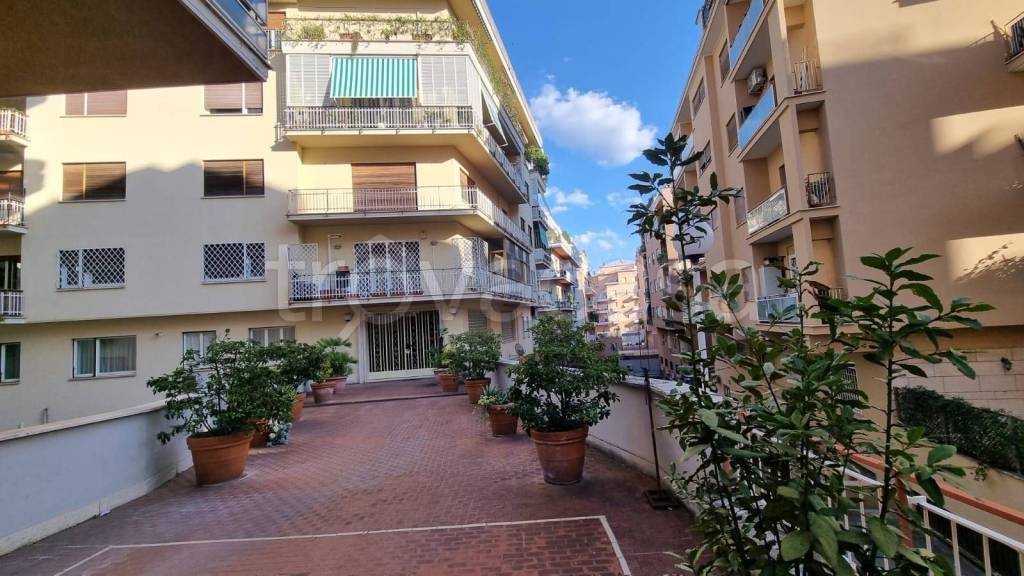 Appartamento in vendita a Roma via Filippo Nicolai