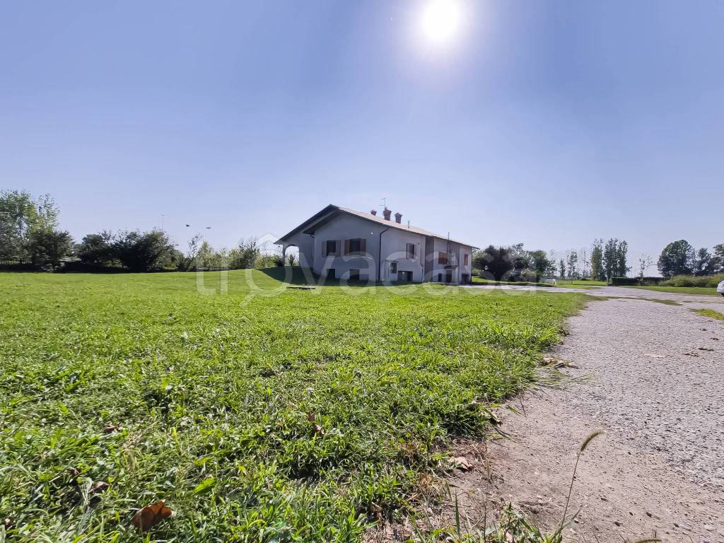 Villa Bifamiliare in vendita a Caravaggio via Cascina Biligornia