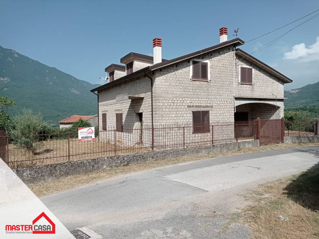 Villa Bifamiliare in vendita a San Vincenzo Valle Roveto via Casale