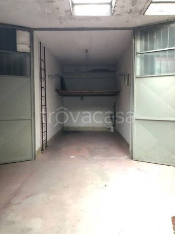 Garage in vendita a Rivoli via Louis Pasteur, 20