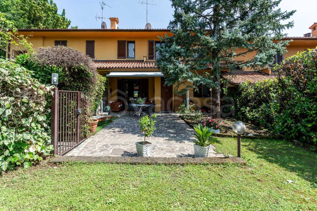 Villa a Schiera in vendita a Lesmo via Giovanni Boccaccio, 68