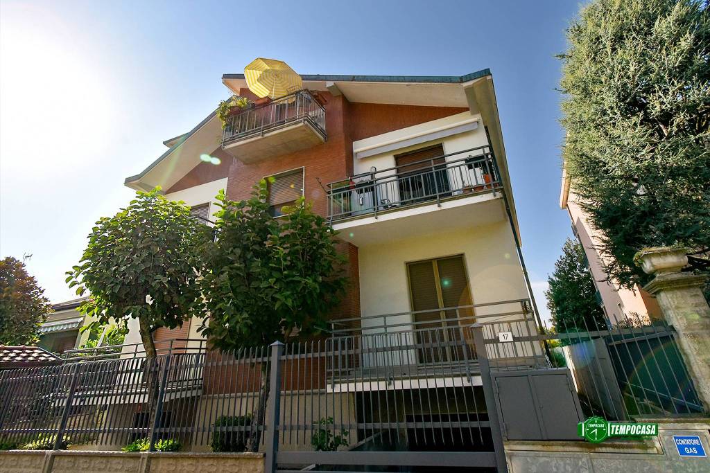 Appartamento in vendita a Pregnana Milanese via Giacomo Puccini, 15
