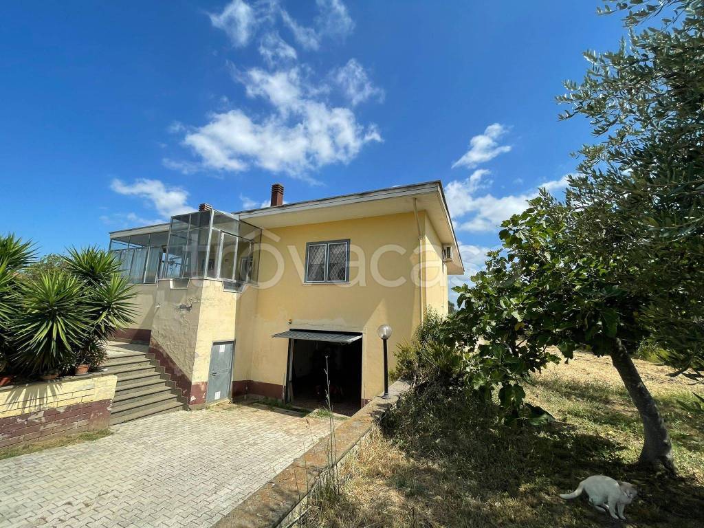 Villa in vendita ad Aprilia via Val Camonica, 9