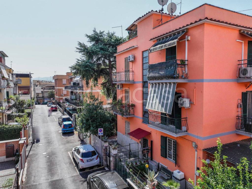 Appartamento in vendita a Roma via Esperide, 19