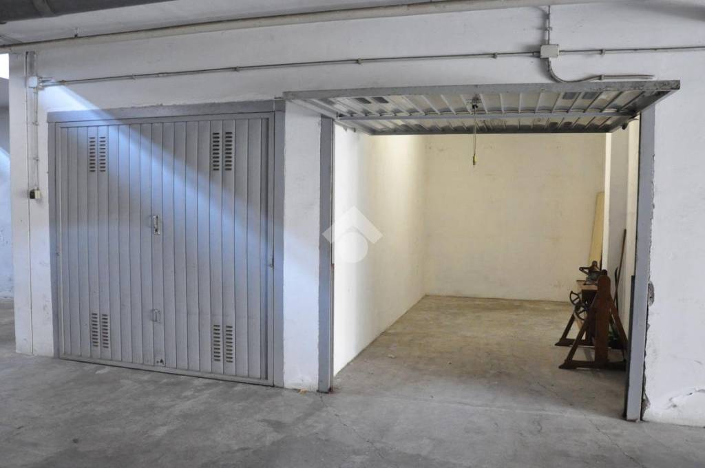 Garage in vendita a Settimo Torinese via Superga