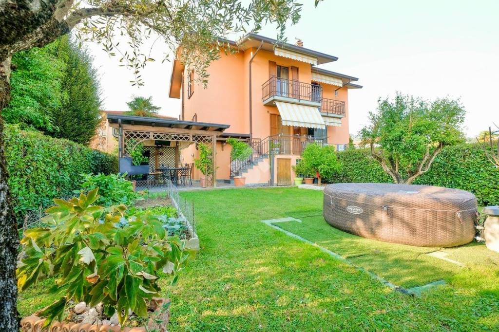 Villa Bifamiliare in vendita a Carvico via Filippo Turati, 3