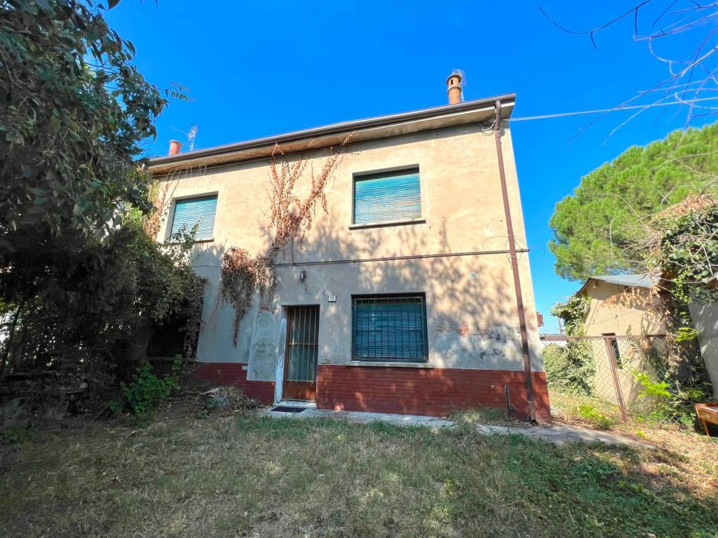 Villa Bifamiliare in vendita ad Argenta via Madonnina, 10