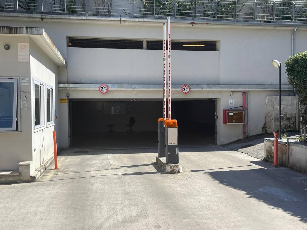 Garage in vendita a Roma via Filippo Bernardini, 3