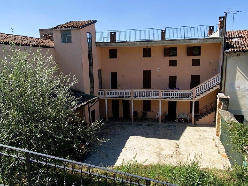 Casale in vendita a Calliano via Giuseppe Mazzini