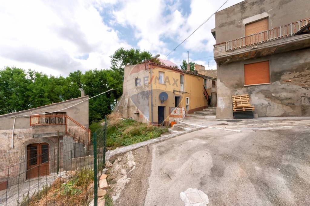 Appartamento in vendita a Civitaquana via portamonte, 34