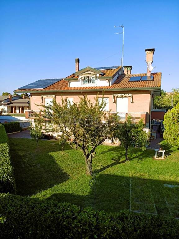 Villa in vendita ad Adria via Angeli, 56