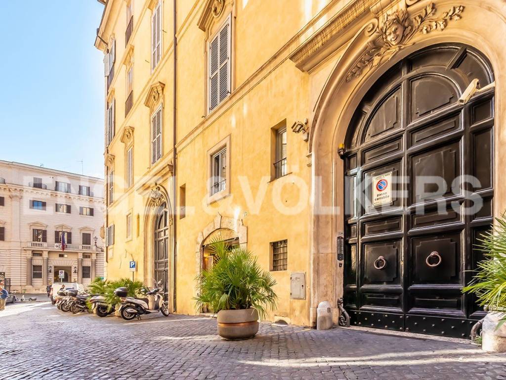 Appartamento in vendita a Roma via degli Orsini