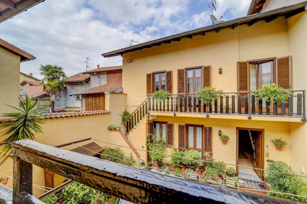 Casa Indipendente in vendita a Golasecca via San Michele