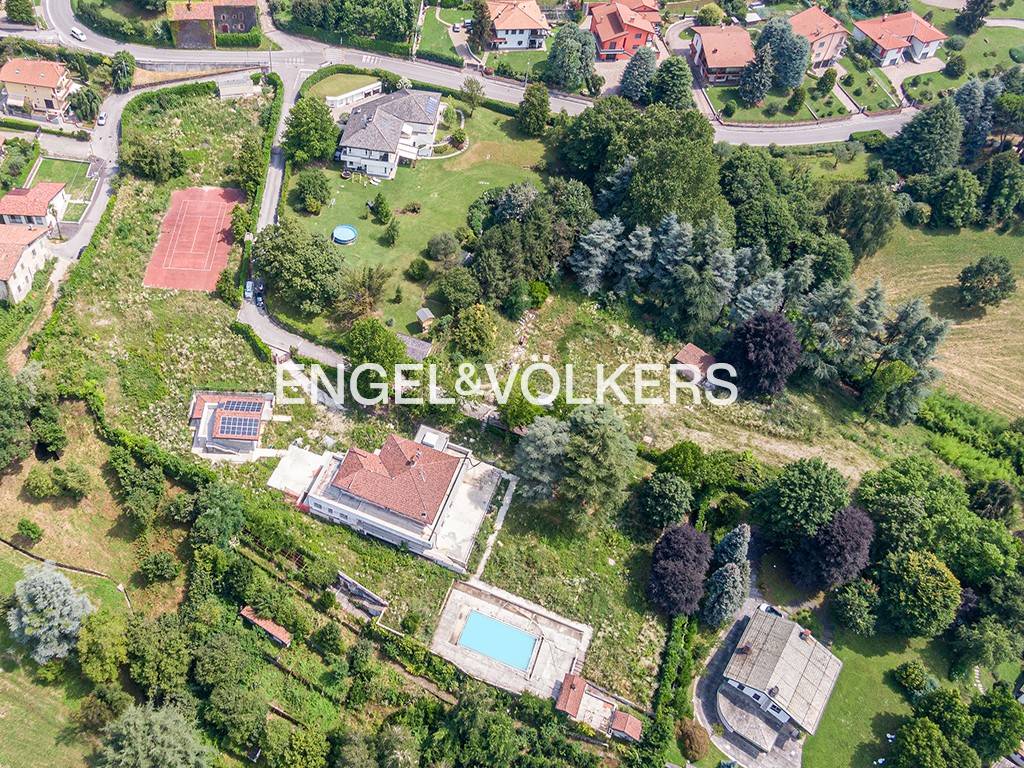 Villa in vendita a Castello di Brianza via Giuseppe Parini, 4