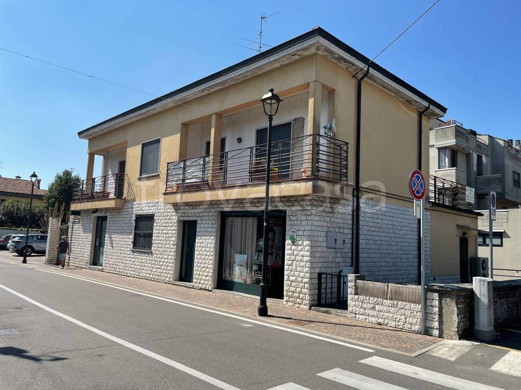 Villa in vendita a Bagnolo Cremasco via Emilio De Magistris