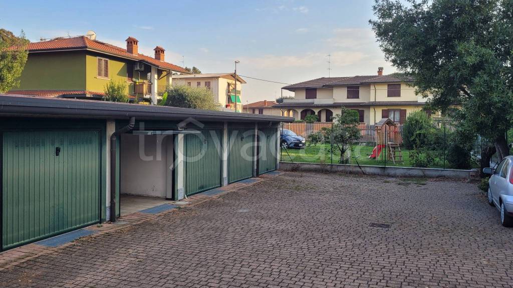 Garage in vendita a Casorate Primo via Alcide De Gasperi