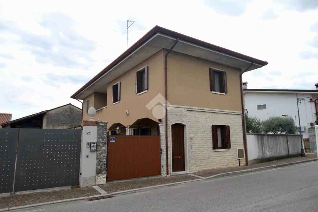 Casa Indipendente in vendita a Santa Maria la Longa via Roma, 29