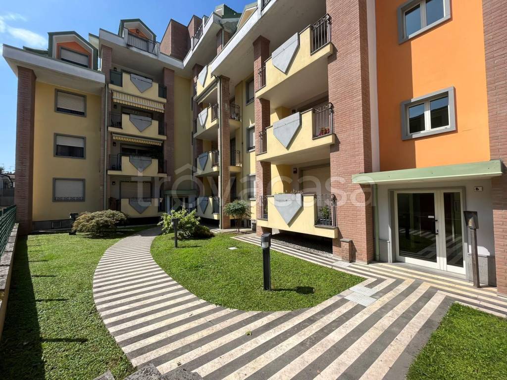Appartamento in vendita ad Abbiategrasso via Vincenzo Bellini, 6