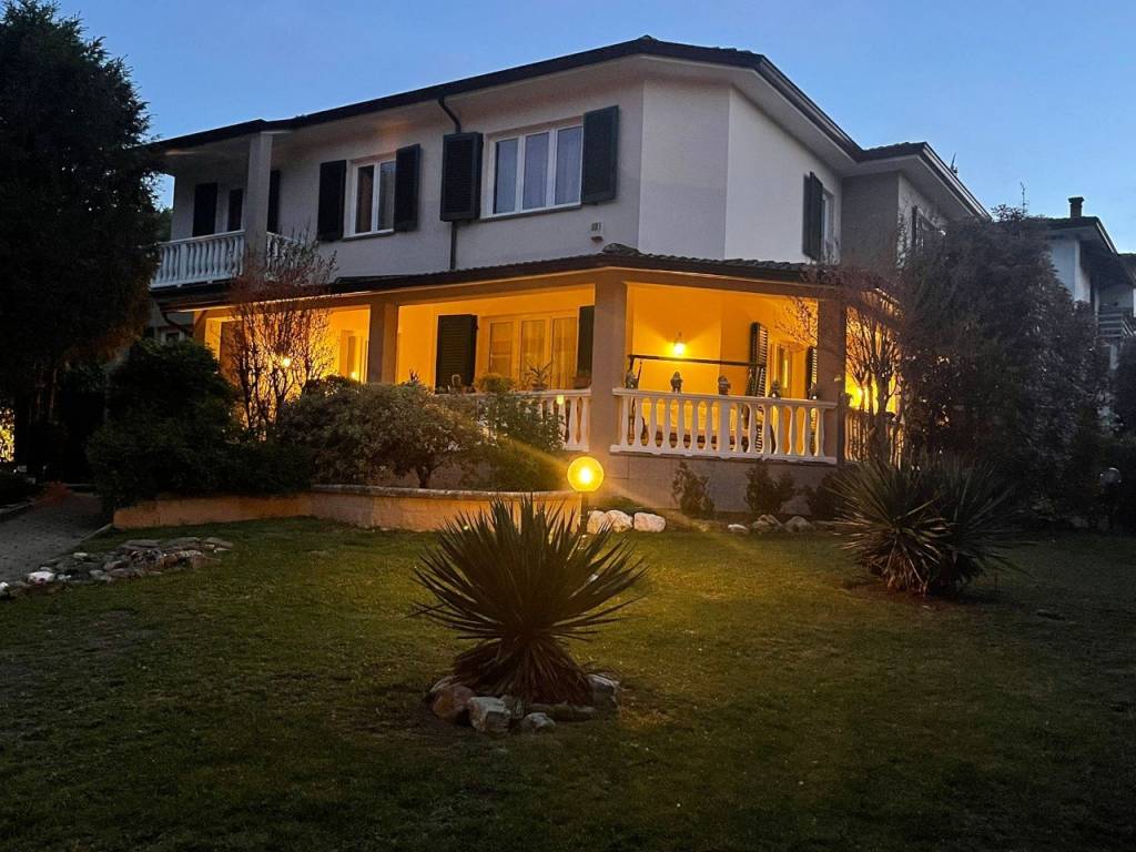 Villa in vendita a Bettola