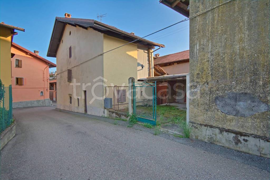 Casa Indipendente in vendita a Piatto frazione Serralunga, 13