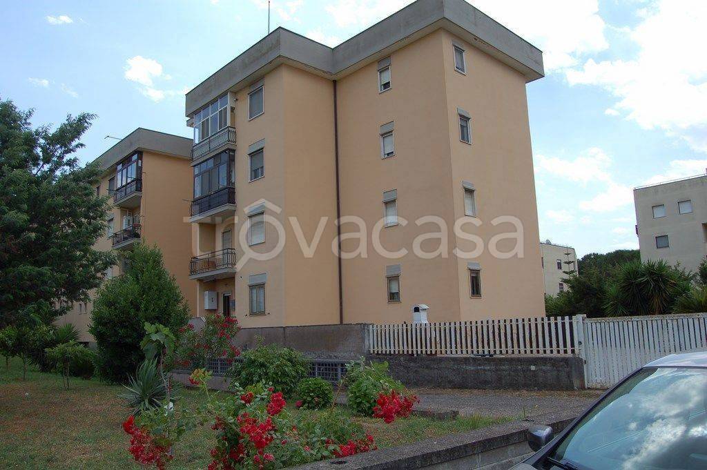 Appartamento in vendita ad Aprilia via Tiberio, 10